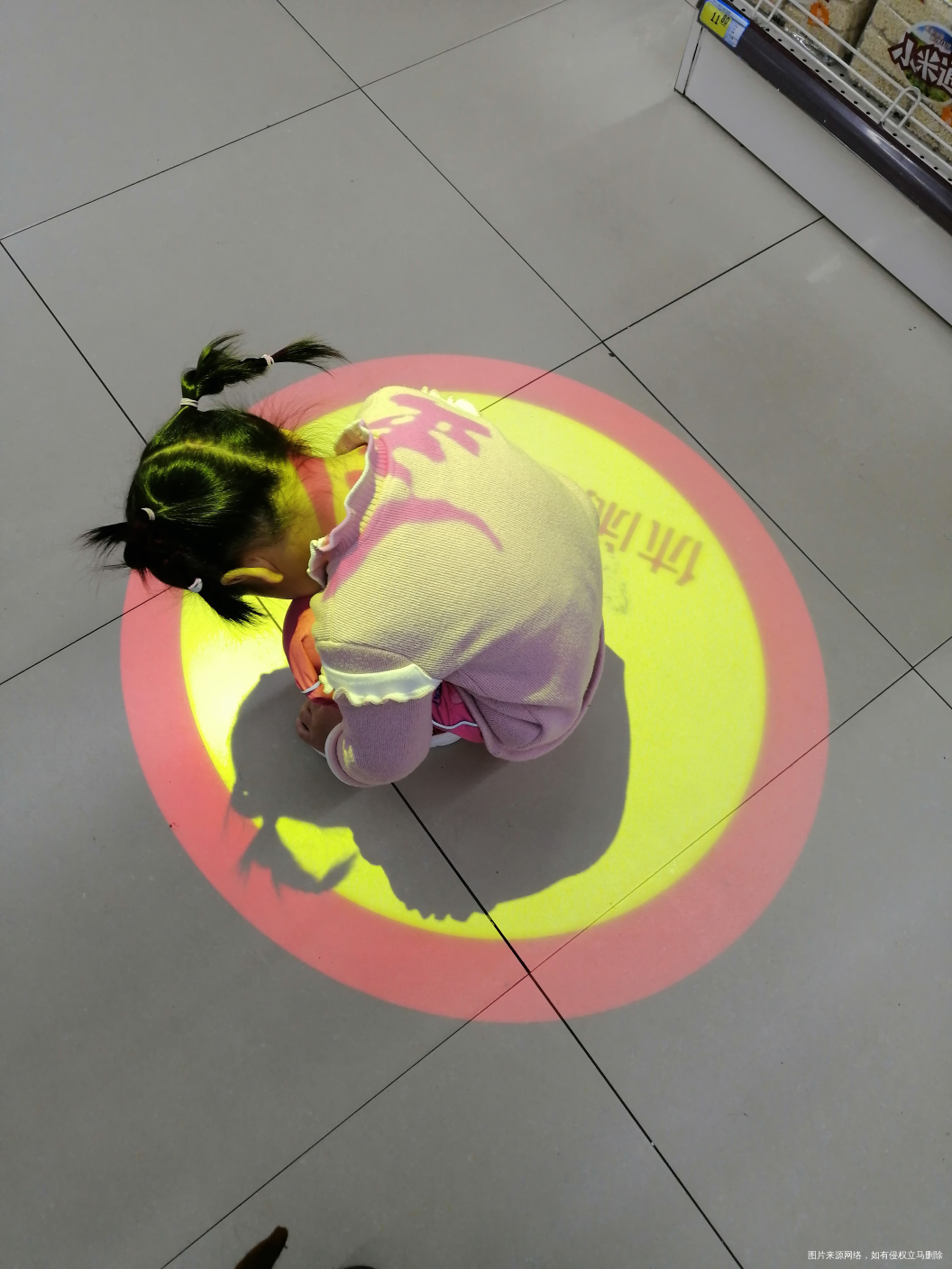 下午逛超市给宝宝拍的