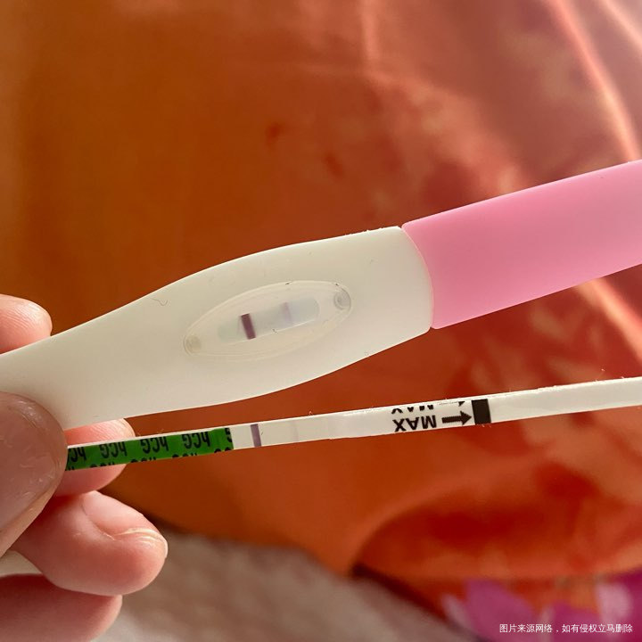 移植鲜胚两枚不含移植日第八天测出双杠不是很明显
