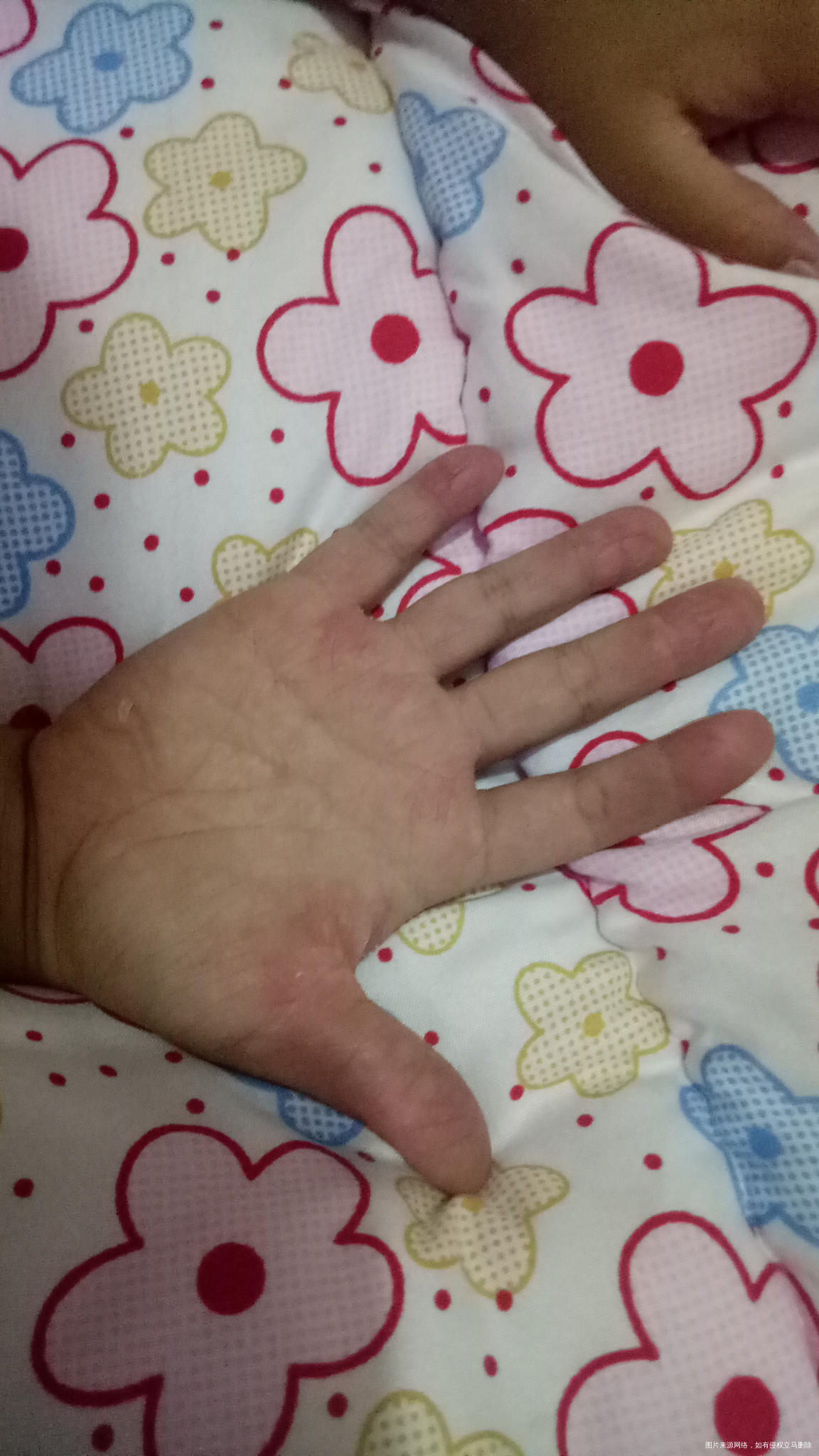 有儿科医生没,帮帮忙看一下这怎么回事?