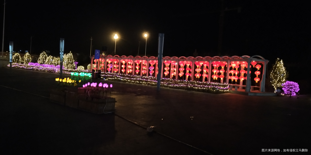 今年的广场彩灯很漂亮,但是现在不知道什么样了