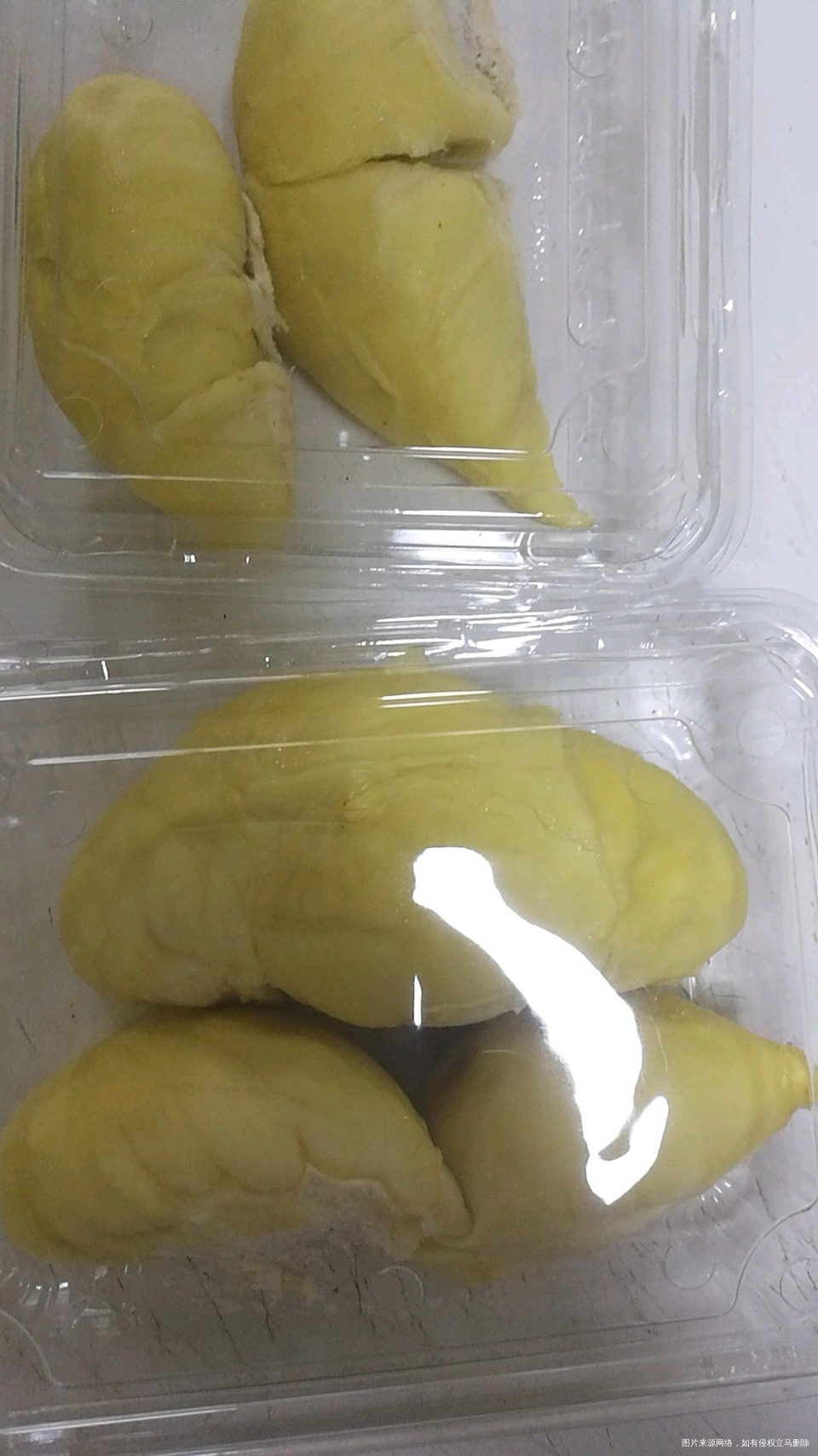 最近榴莲便宜了,一个中大的都才一百来块钱 喜欢吃的可以可劲造了