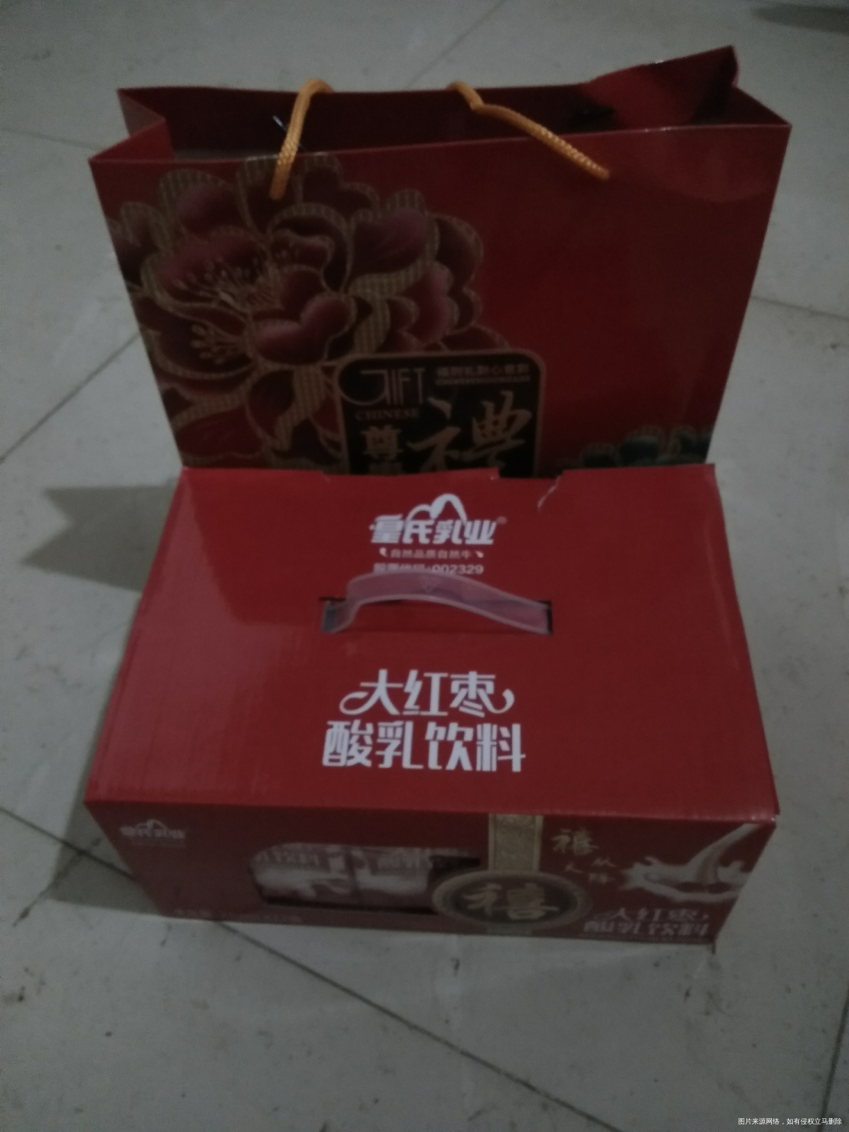 厂里发的月饼和饮料,年年都是这样