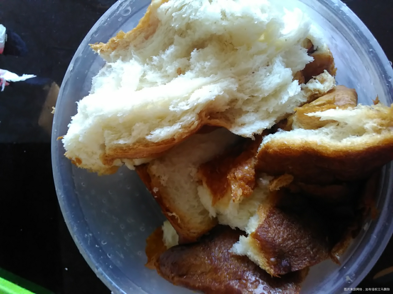 我的早餐,面包加核桃奶