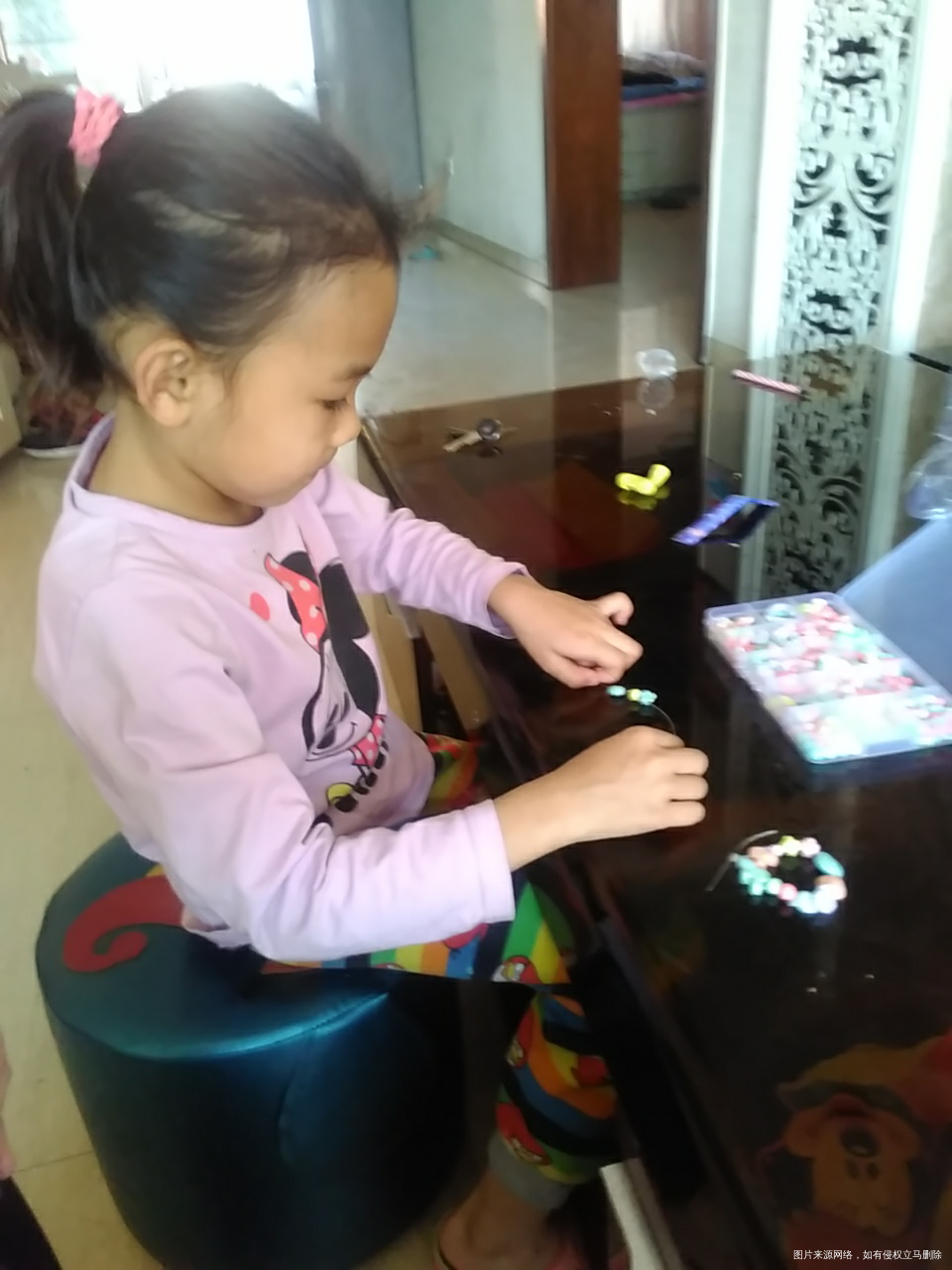 下午刚刚回来做珠串手工