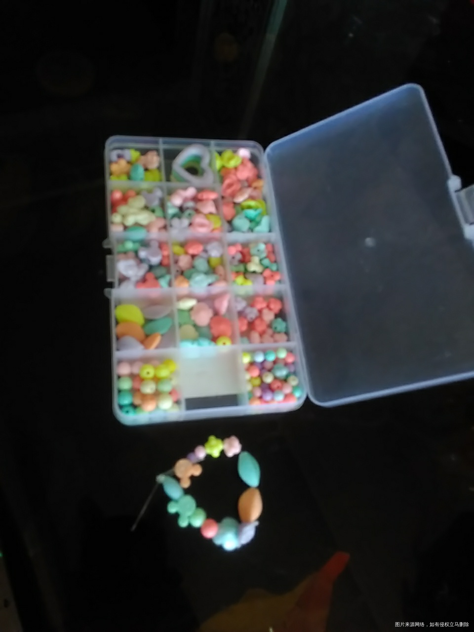 下午刚刚回来做珠串手工