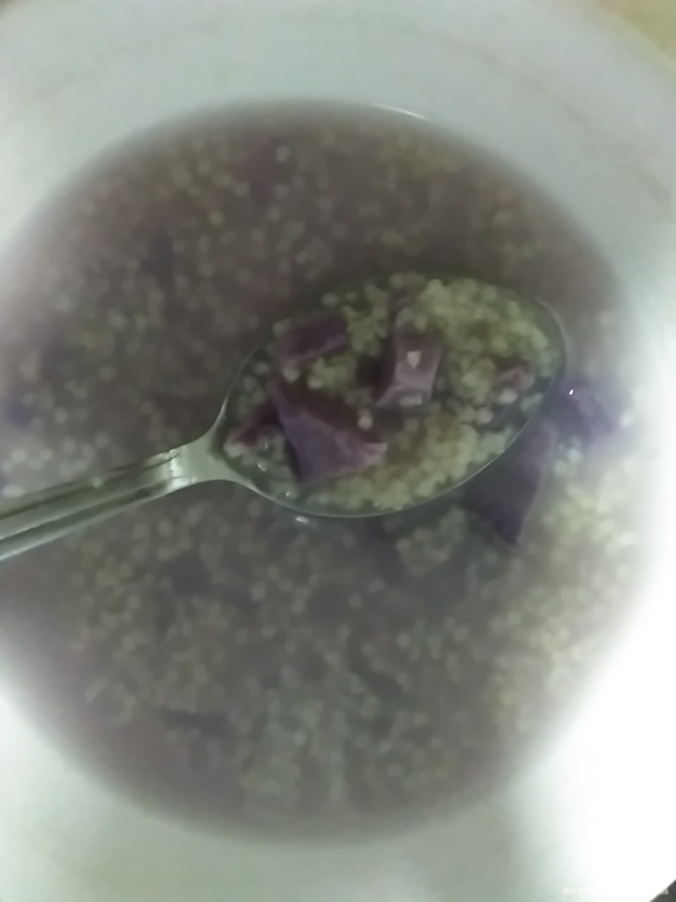 六点半起来了,给宝贝做的紫薯小米粥