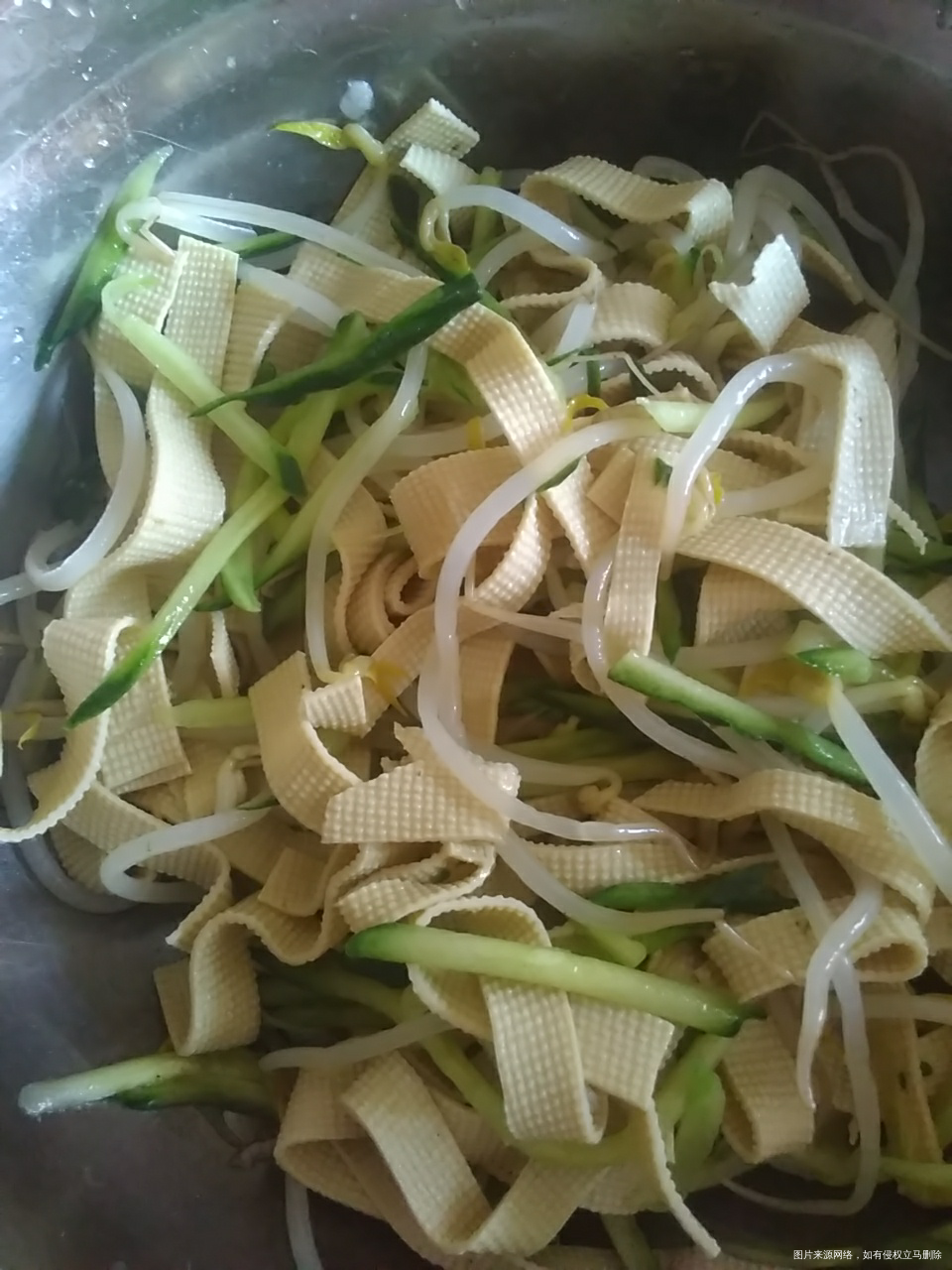 今天的晚餐,烙饼,加凉拌菜