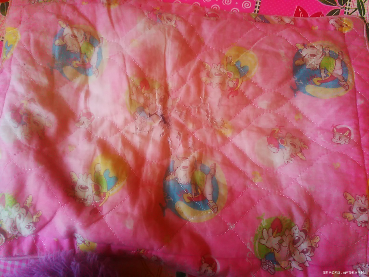 用了五年的枕头套给换了,给她定制新的