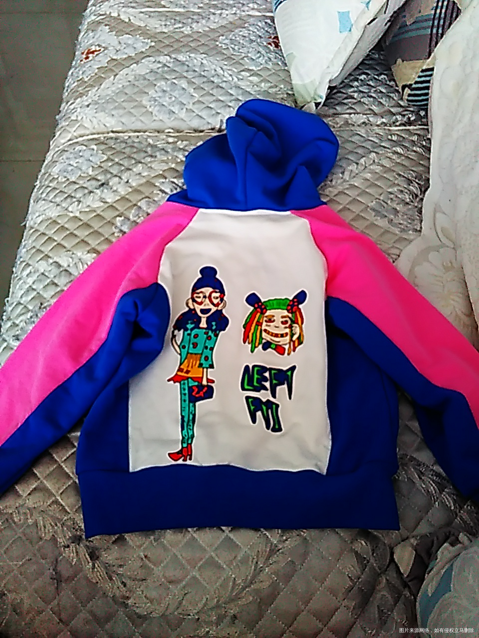 小姑子给闺女买的衣服和鞋子