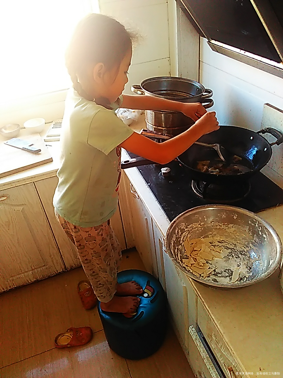 从和面,擀面,切面片,煮面,都是闺女