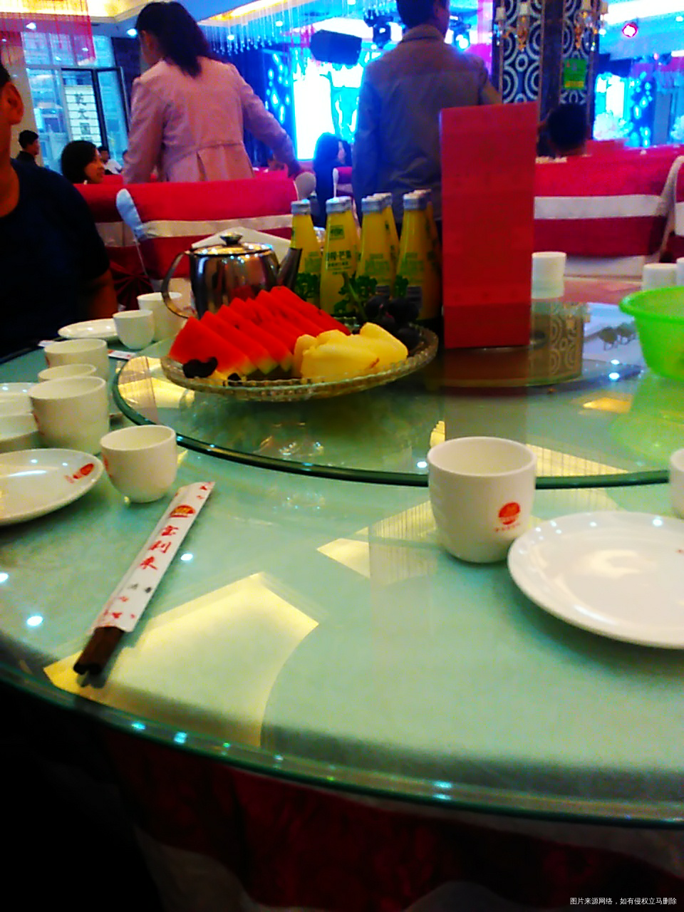 和老公她们出来参加晚宴了,