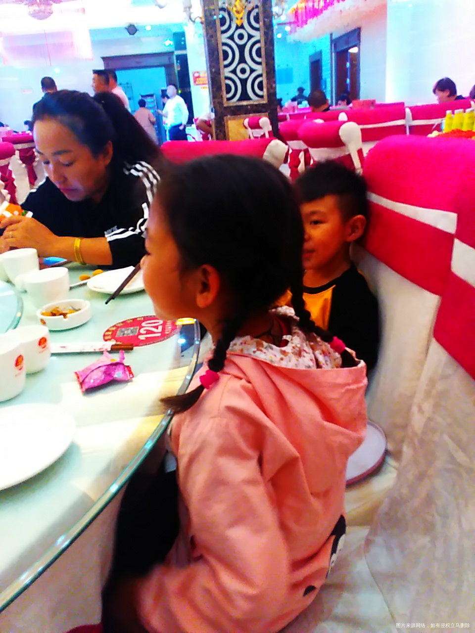 和老公她们出来参加晚宴了,