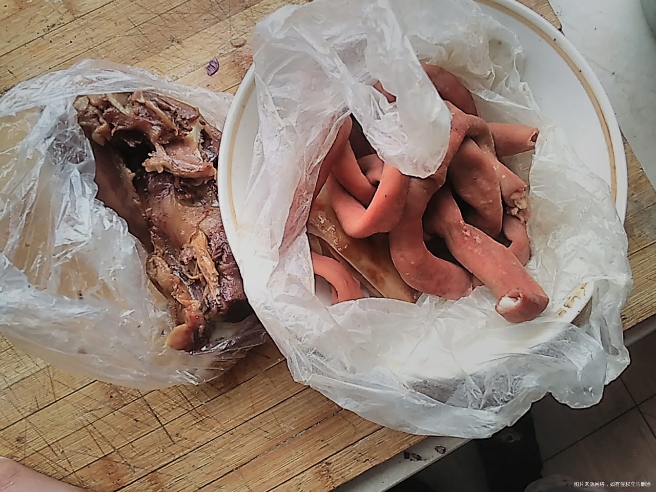 我的午餐,老公买的卤肉和猪小肠