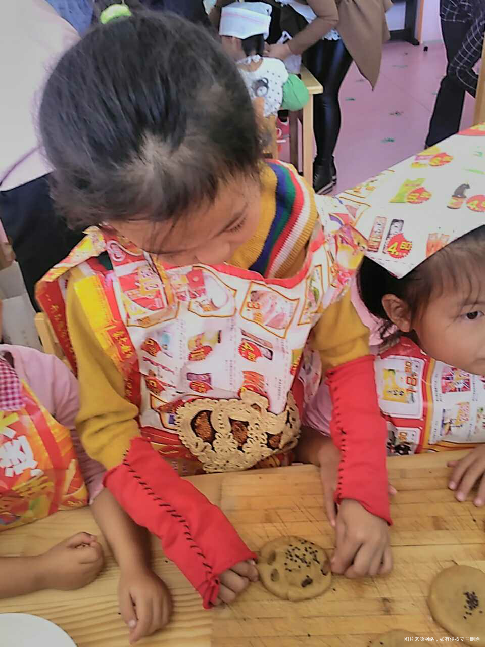 做月饼咯,宝贝们很开心,哈哈