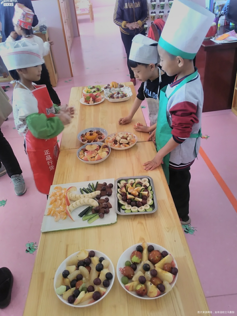 把月饼做好了,幼儿园帮忙也烤好