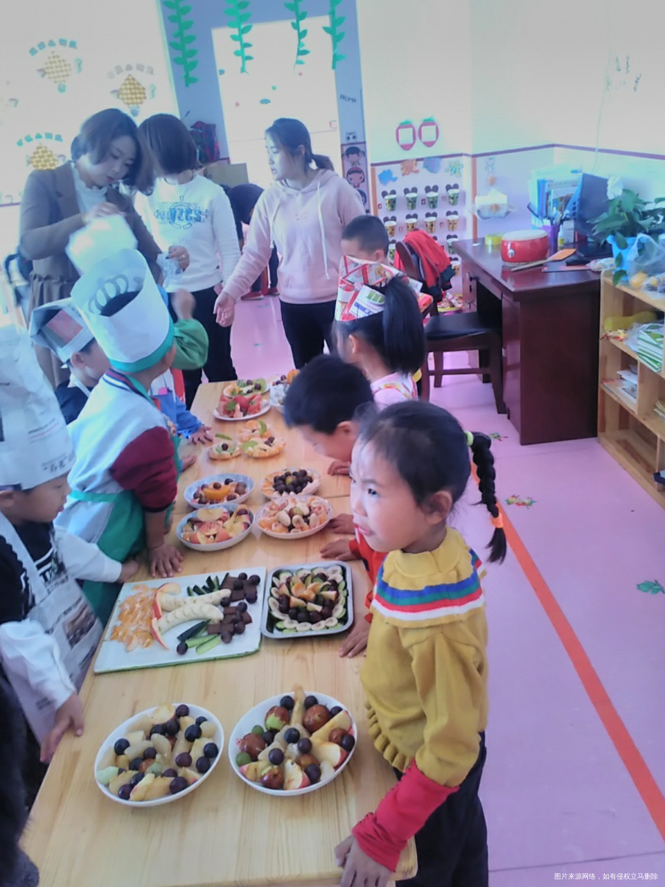 把月饼做好了,幼儿园帮忙也烤好