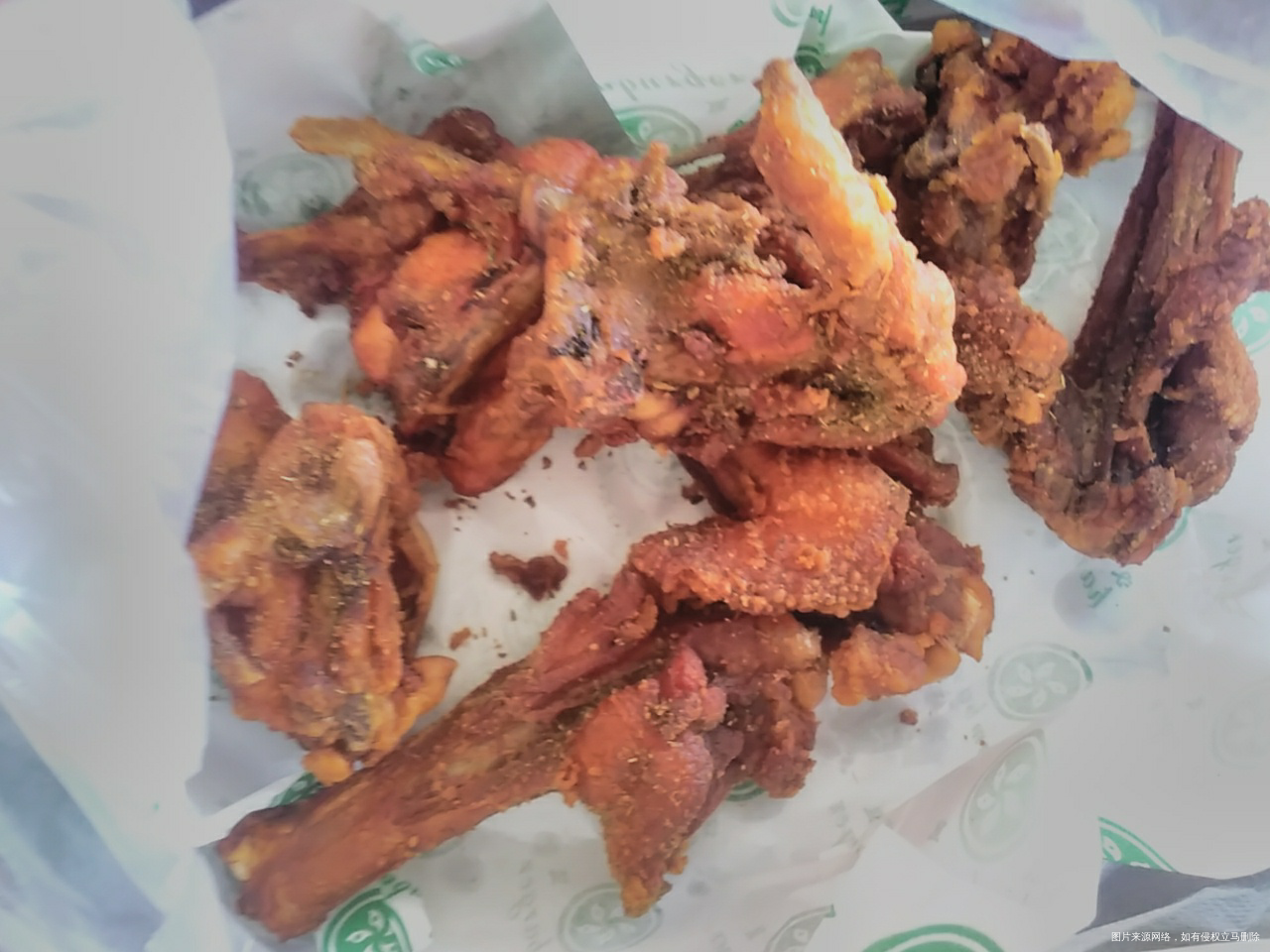 今天中午闺女叫我买的炸鸡架和鸭翅