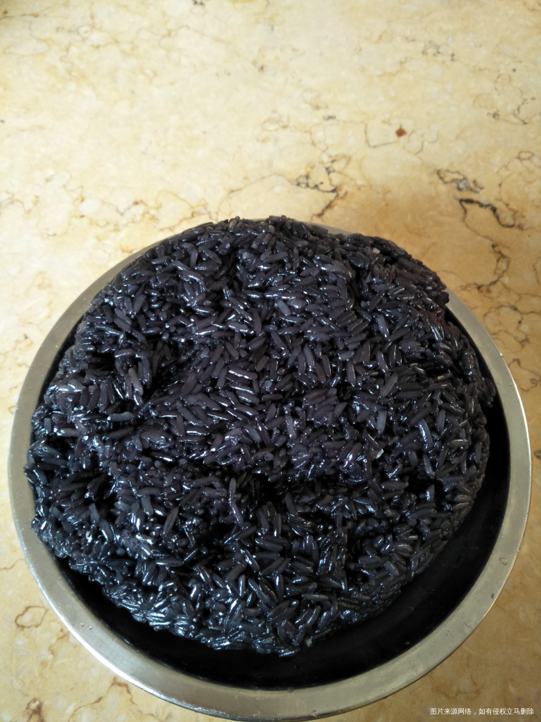人家说黑糯米饭是补的不知道是不是