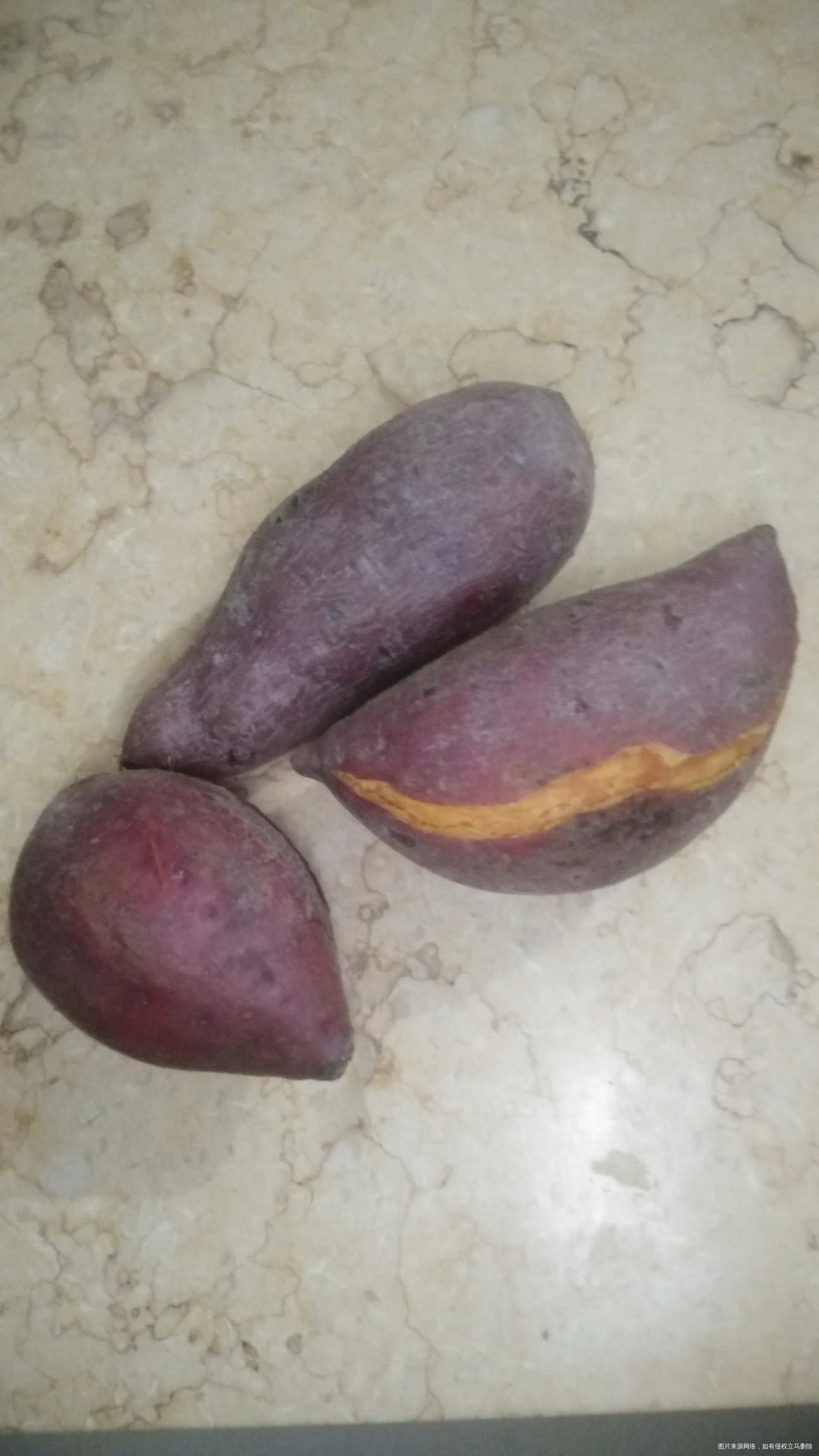 肚子饿了先吃点红薯填饱肚子先