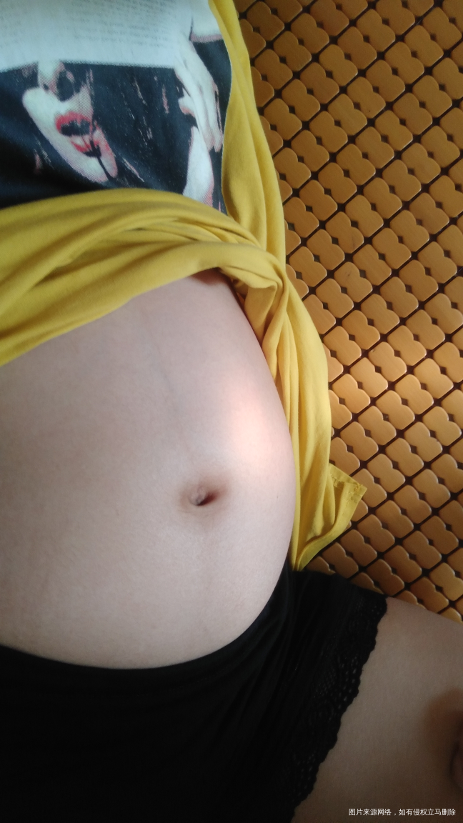 我家小儿子最近老拉我衣服起来妹妹妹妹的叫有时还老用脚踩肚子和手按的我肚子说他不要...