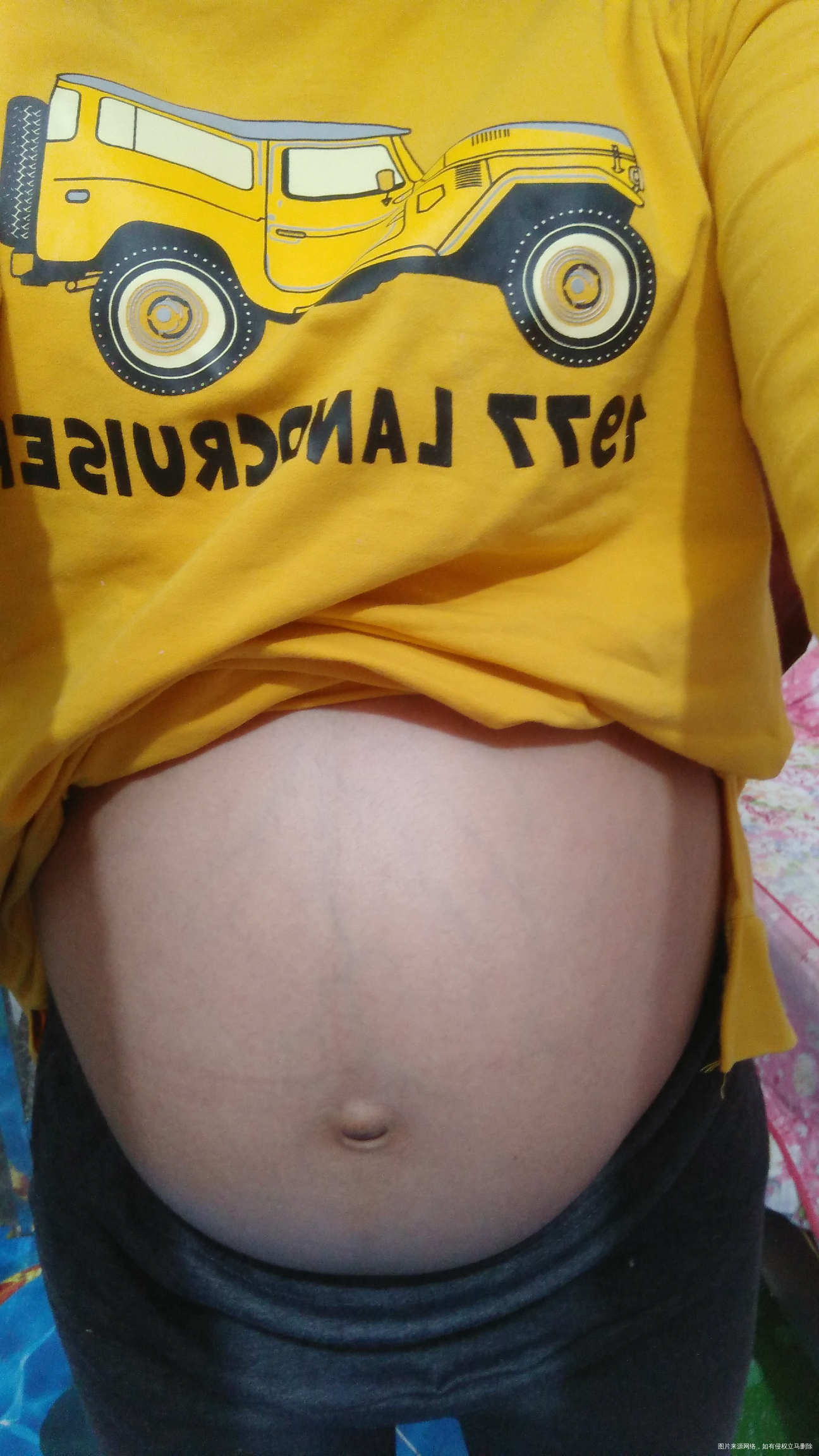 记念一下自己的孕肚到时候生了也可以翻来看看