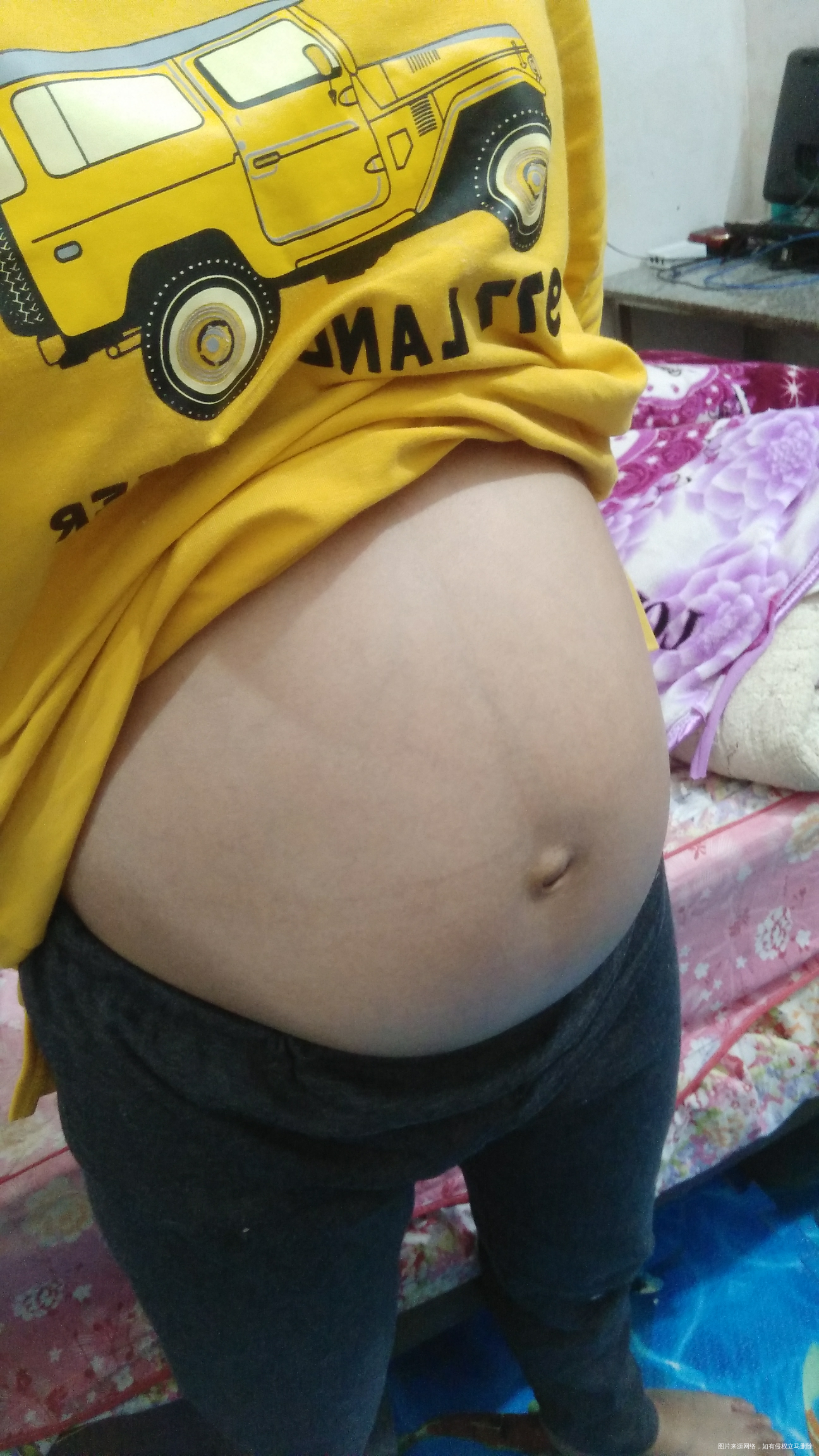 记念一下自己的孕肚到时候生了也可以翻来看看