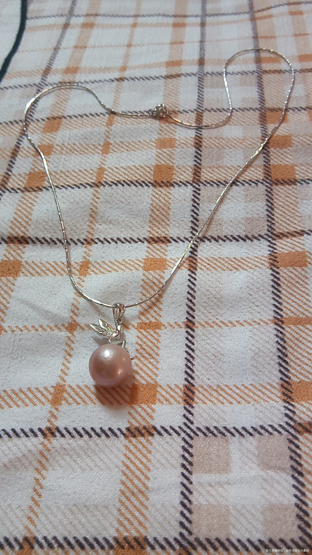 嫂子送我的羽绒服和珍珠吊坠