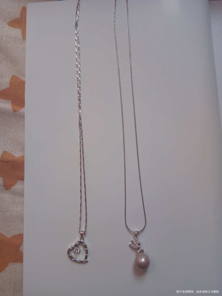 姐妹们儿,看看这两条项链哪条好看?
