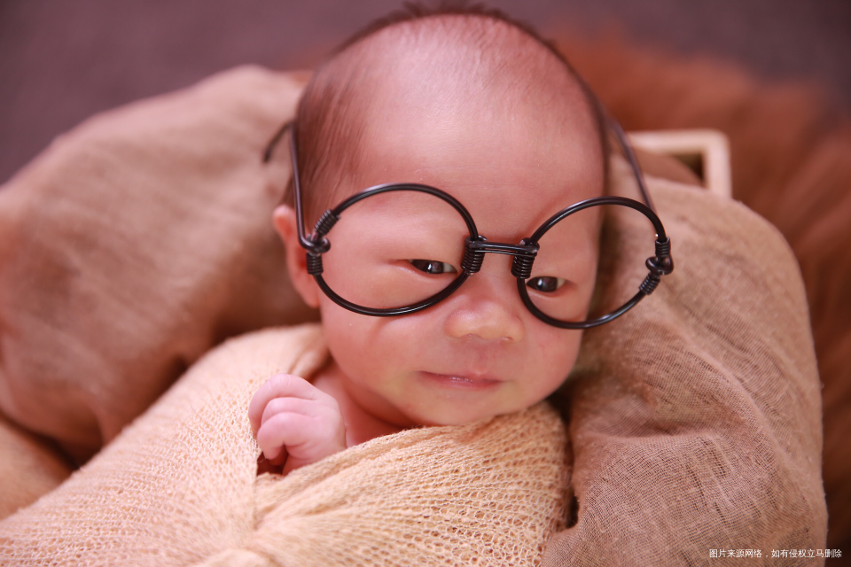 宝宝今天拍的的月子照,萌萌哒!