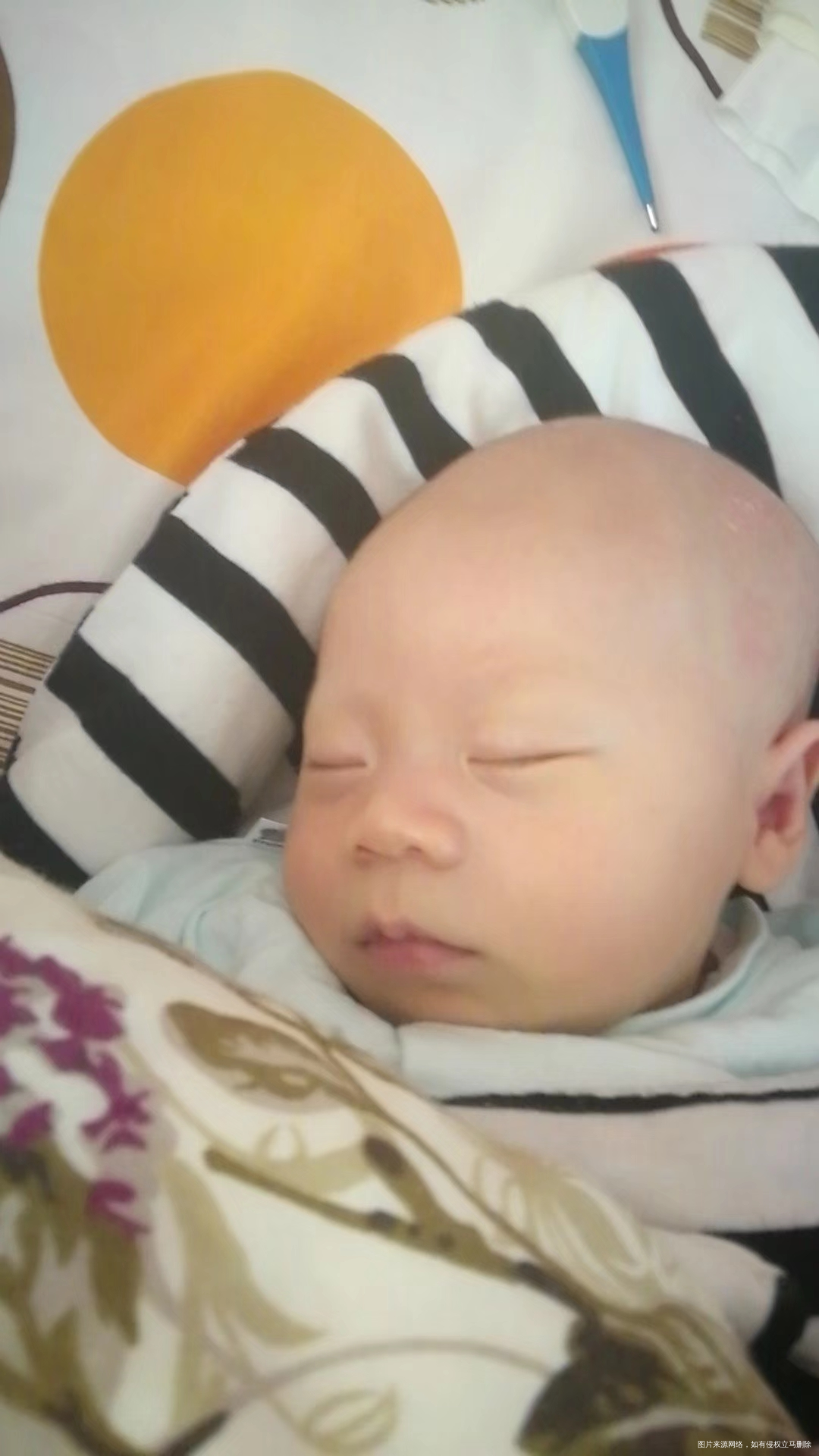 宝宝满月喽,啦啦啦……