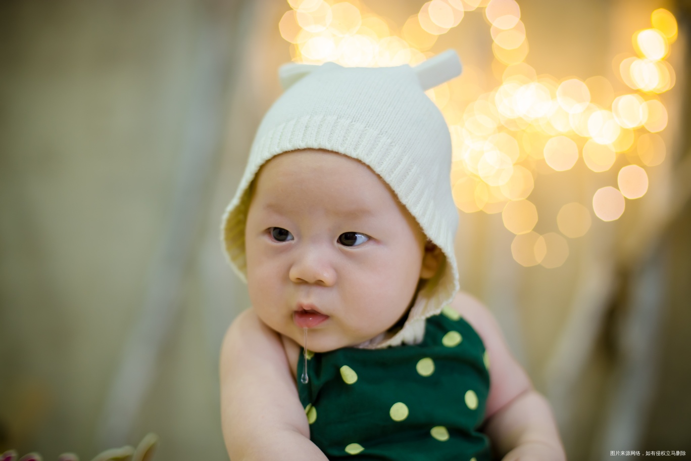 宝宝的百天照新鲜出炉咯……