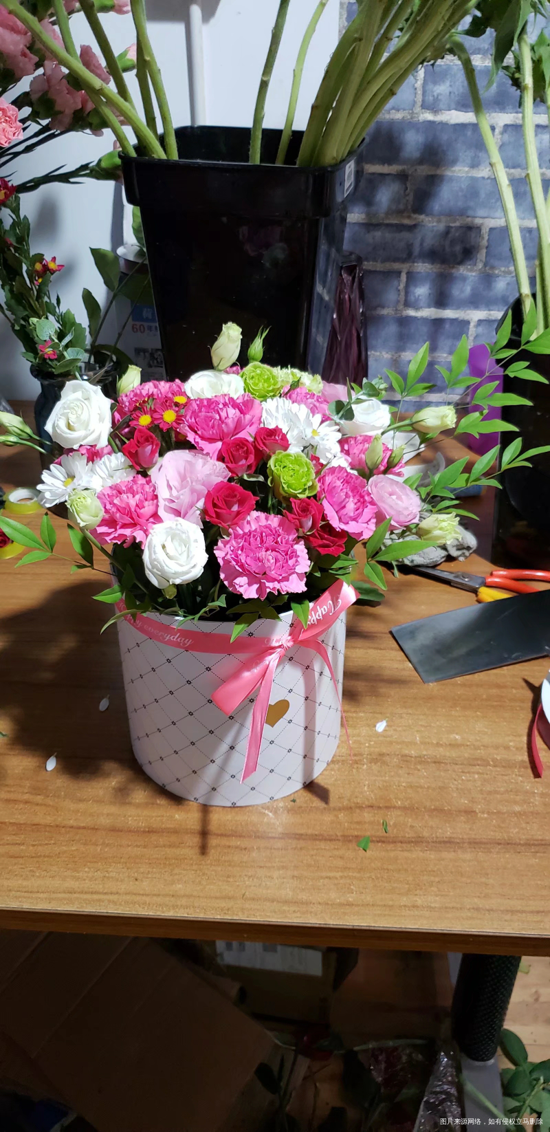 今天可忙坏我了,正式开业第一天,等步上正轨了得请个人了