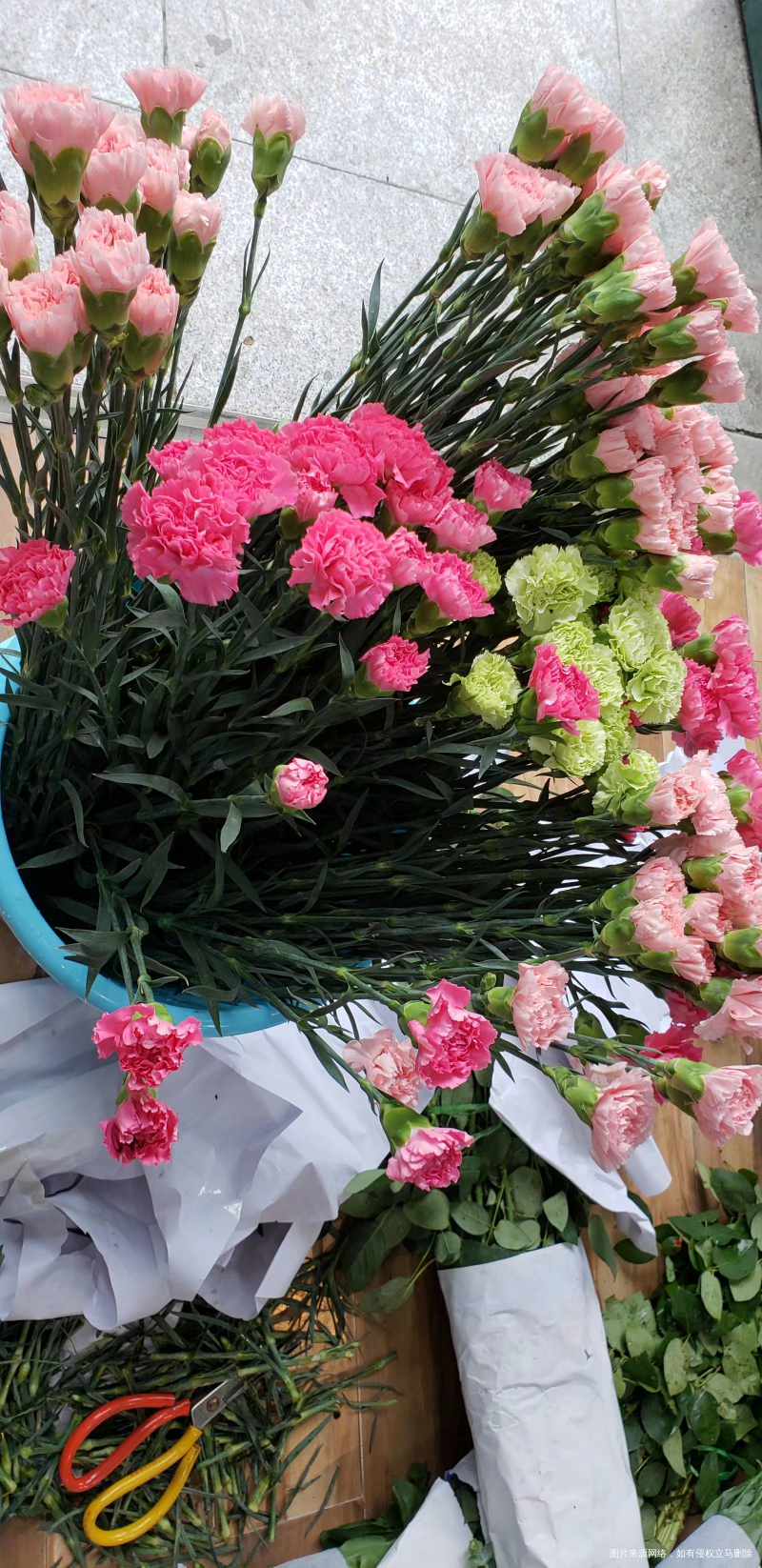 今天可忙坏我了,正式开业第一天,等步上正轨了得请个人了