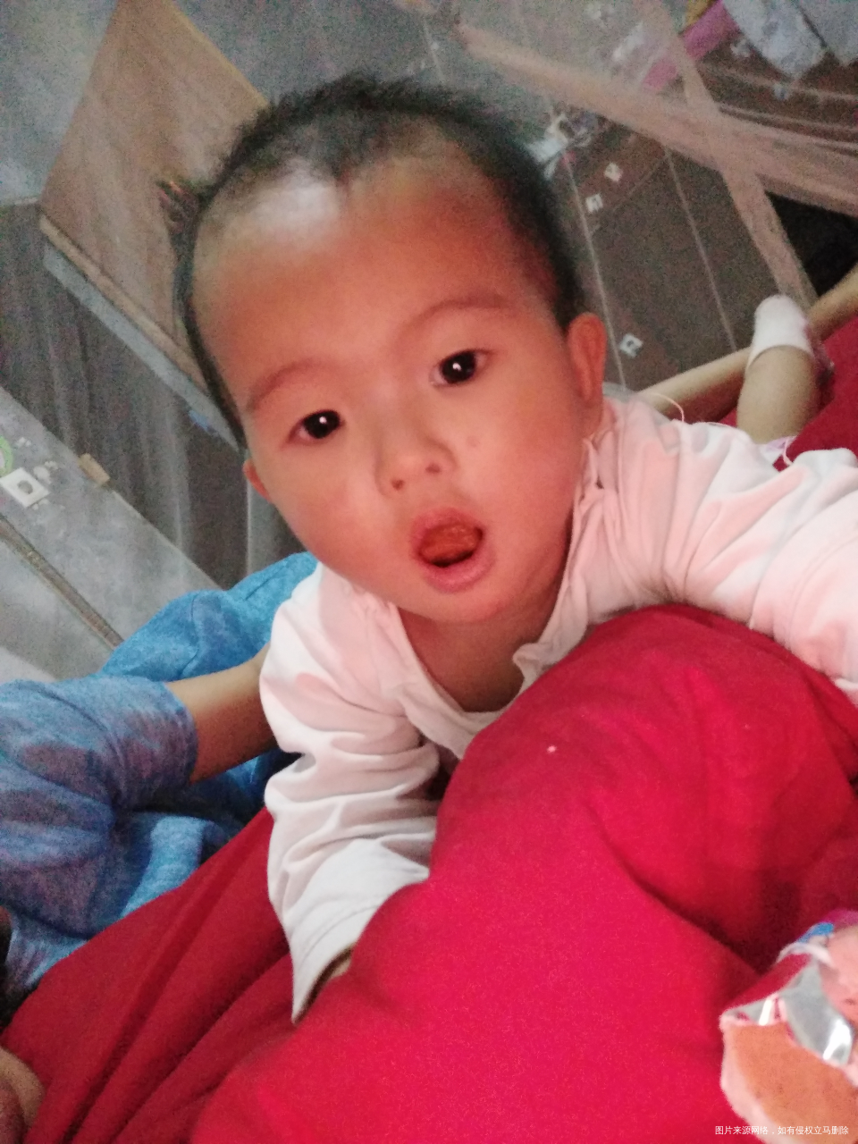 哈哈😄宝贝一天吃一坨山楂片。。哈哈😄宝贝现在胃口可好了,早上起床吃一小碗米饭...