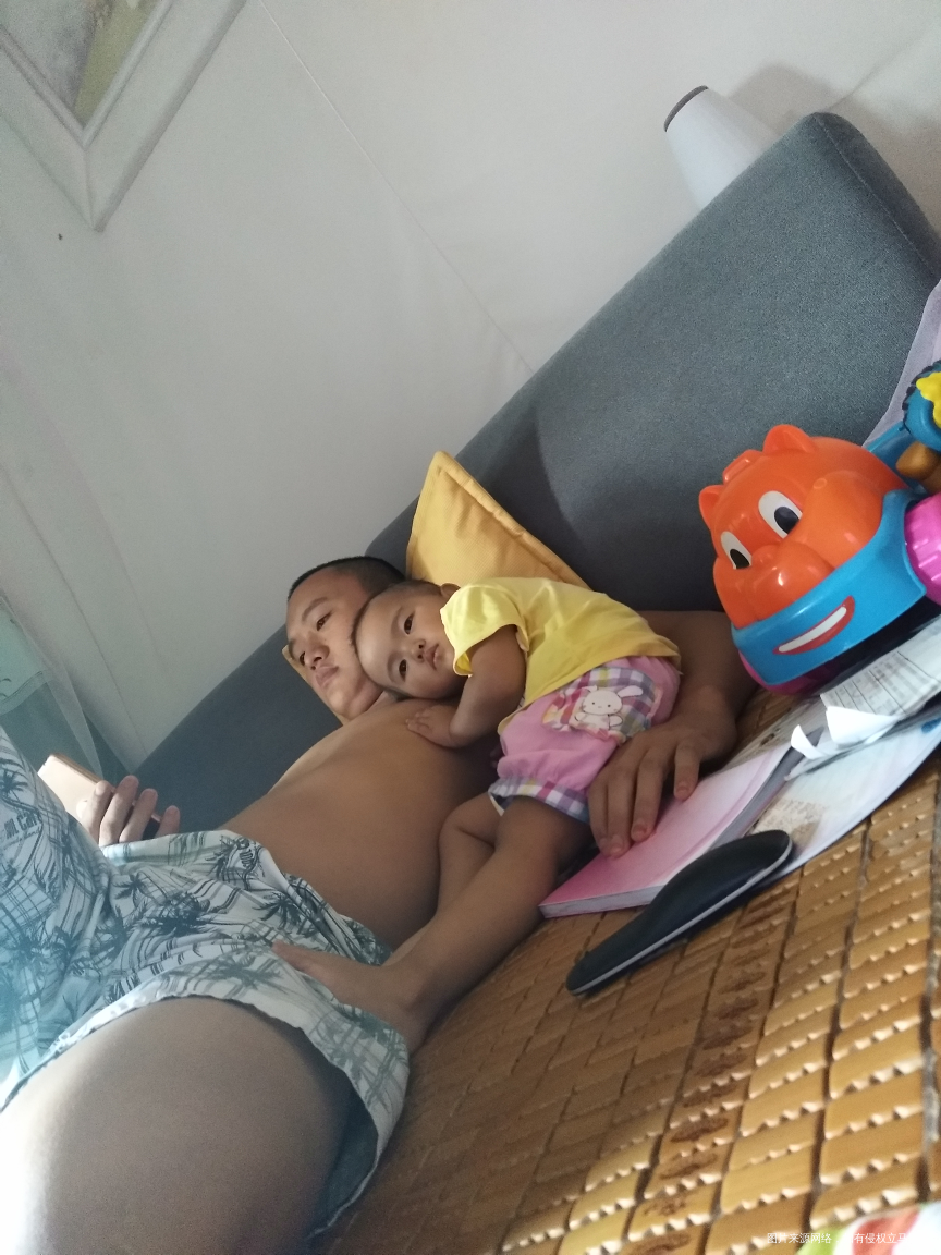 老公就是这样带娃的,唉,自己看自己的