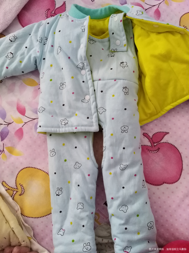 宝宝大姑给做了一身棉衣,挺好看的