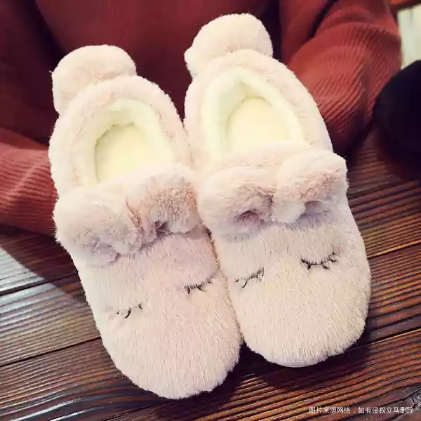 这个拖鞋看着不错,还买一送一