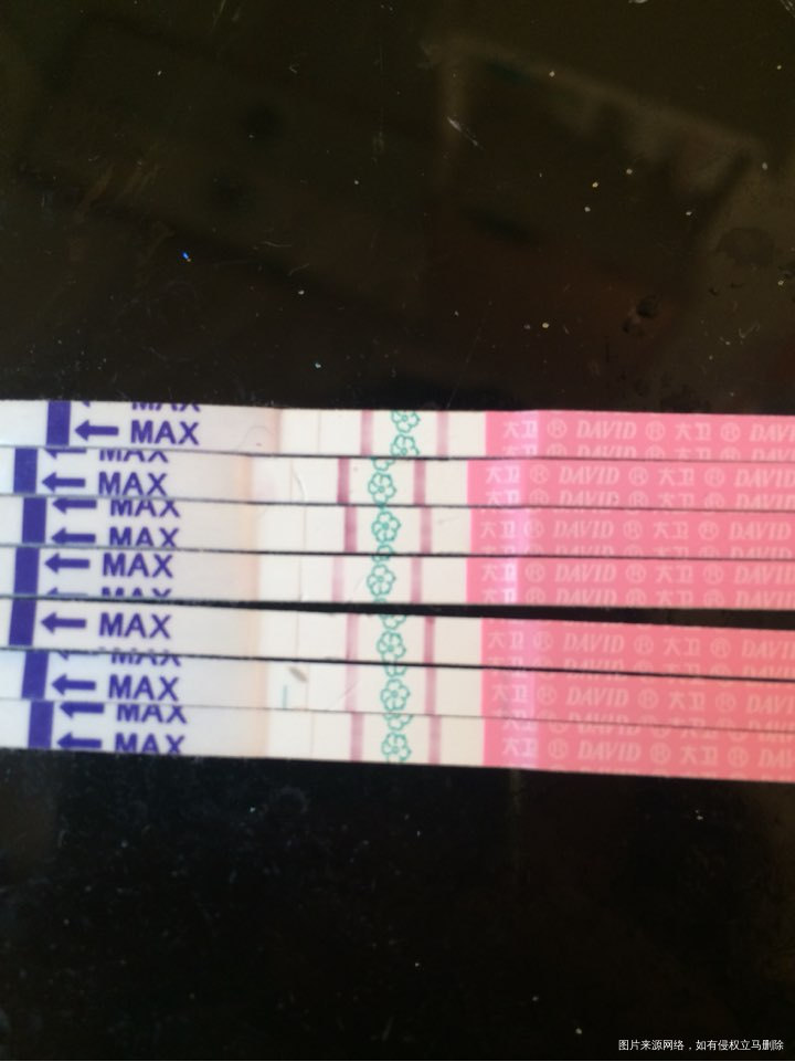 你看看我这个排卵多的纸是昨天跟前天的一根的是刚刚的你看我这个排卵没