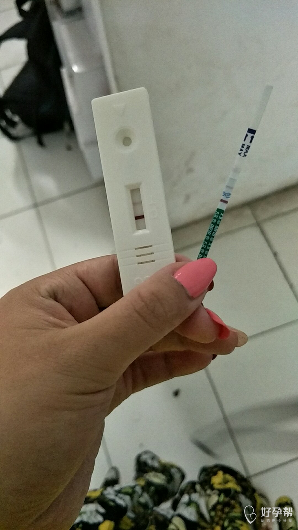 24,迟了5天,验孕纸测出双杠,测了8个