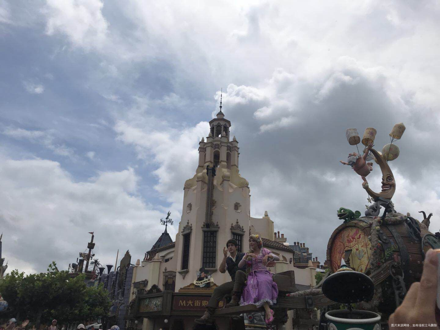 大宝这会在迪士尼玩的不亦乐乎吧