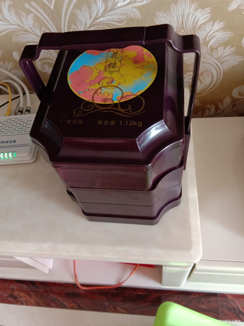 小姑子寄来的月饼,小宝喜欢玩盒子