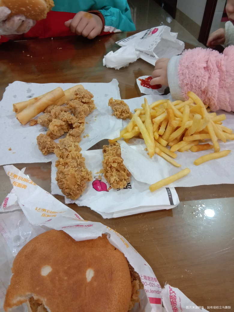 孩子考完要好好吃顿,不知道你的成绩值不值这一餐呢😂😂