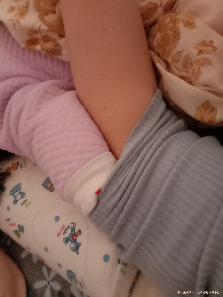 每次睡觉都要把手伸到我袖子里,真无语