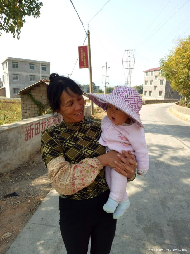 看看咱宝宝的新帽子,超赞的