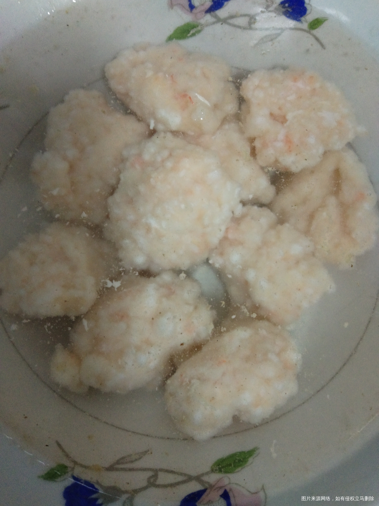虾丸味道还凑合,下次做巴沙鱼丸。
