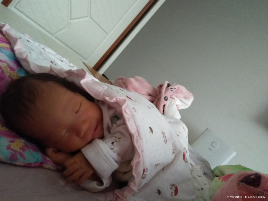 龙凤胎宝宝老大男孩5.3斤,老二4.6斤,今天13天了,从一知道是两个孩子的时候...