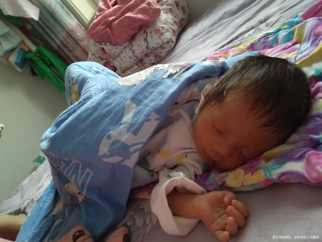 龙凤胎宝宝老大男孩5.3斤,老二4.6斤,今天13天了,从一知道是两个孩子的时候...