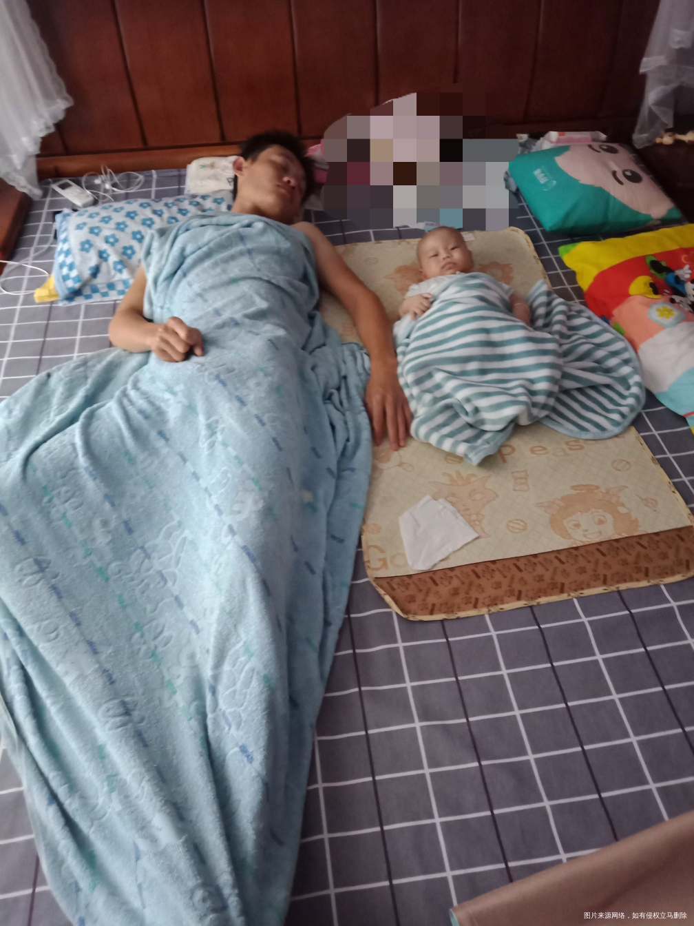 老公在陪睡,可是他自己睡着了,儿子还醒着