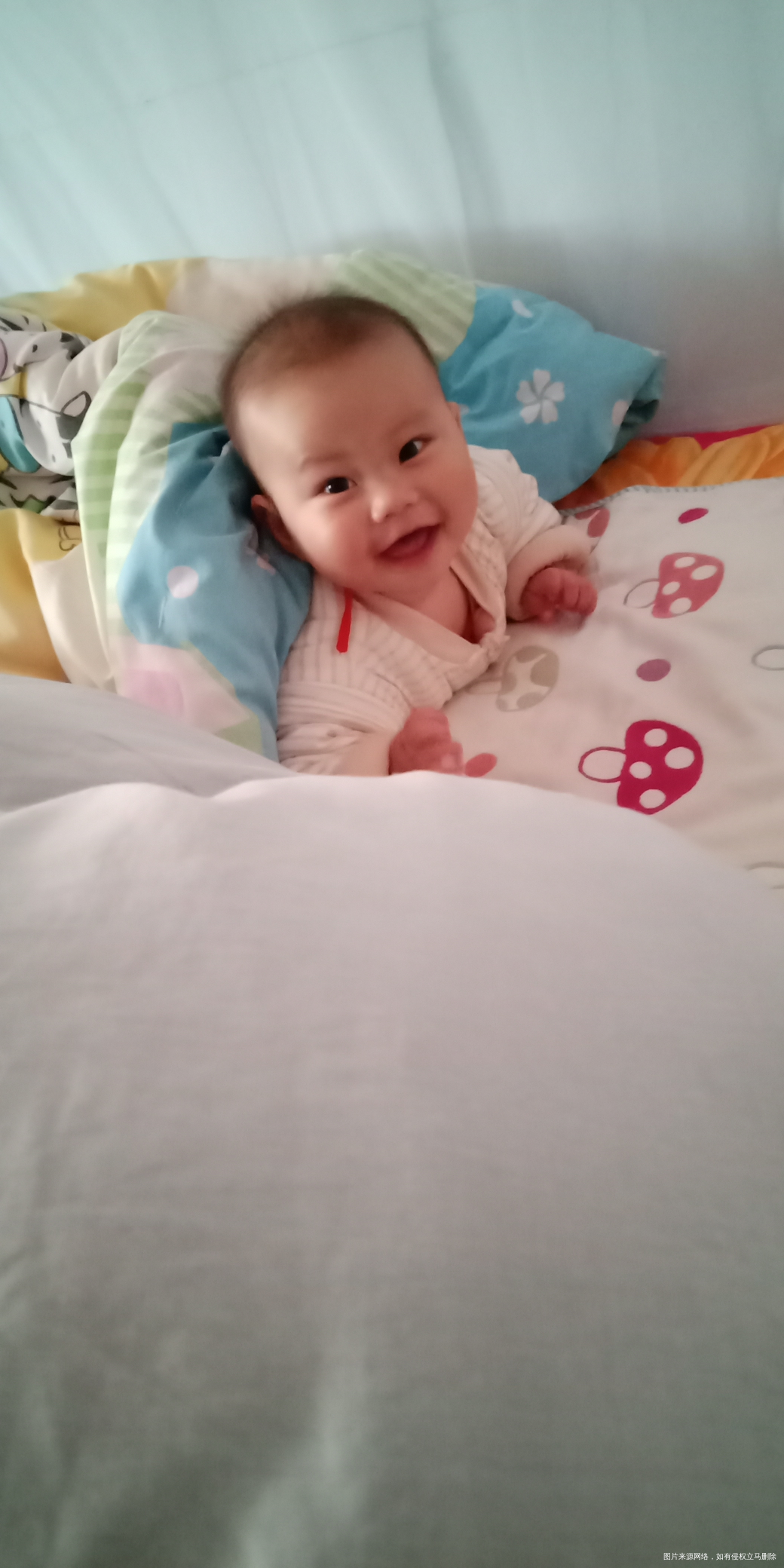 这个娃娃醒来就屋里哇啦的