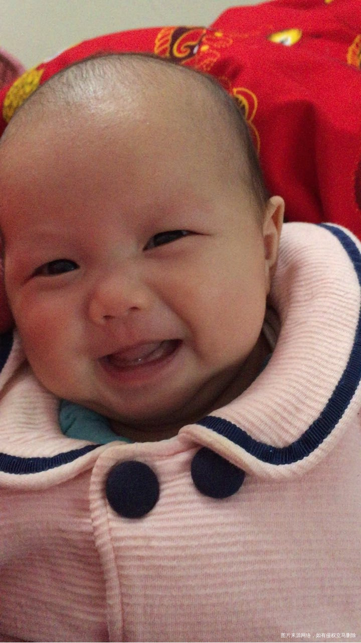 宝贝两个多月,笑出声了,咯吱咯吱响